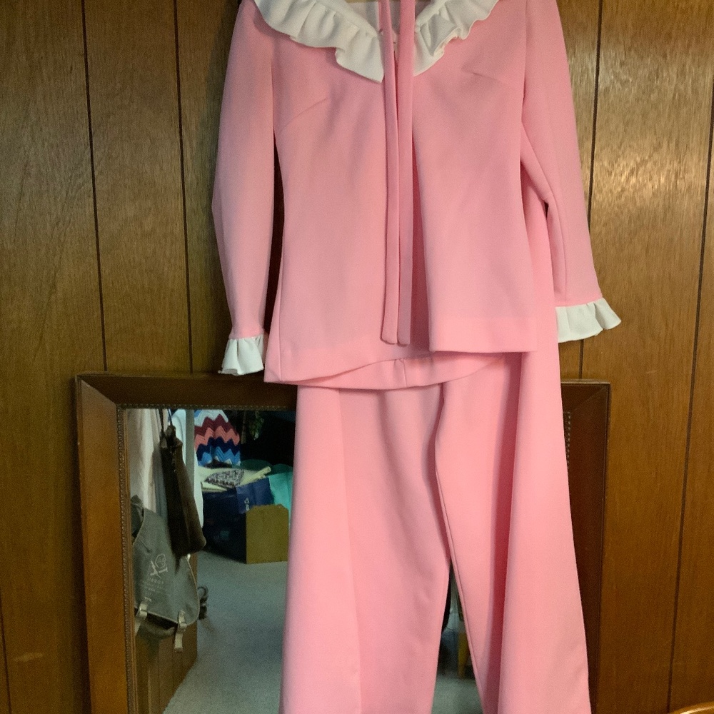 Barbie pink 2 pc pant suit with belt